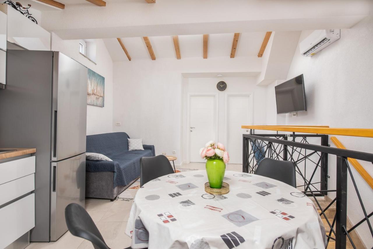 Apartmani Mara Kaštela Eksteriør bilde