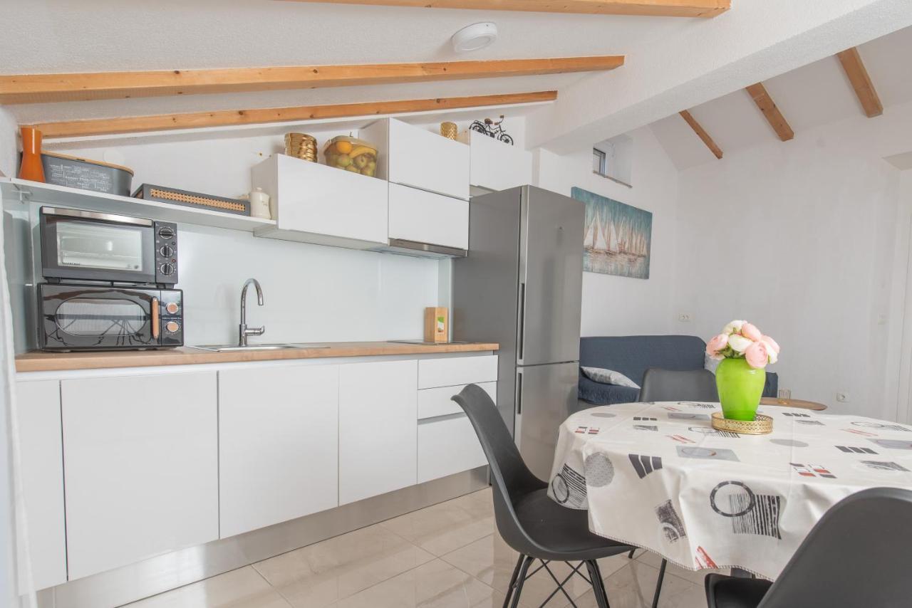 Apartmani Mara Kaštela Eksteriør bilde
