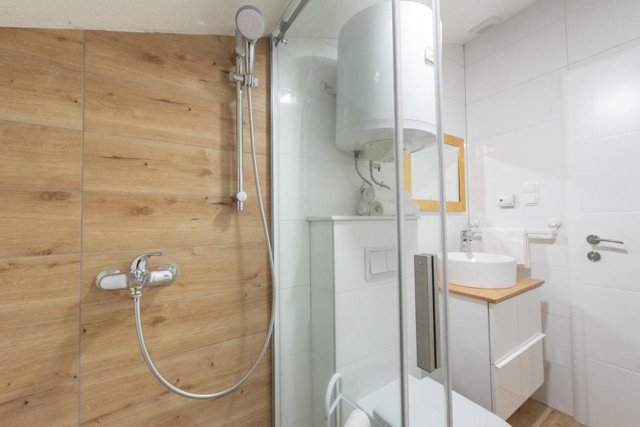 Apartmani Mara Kaštela Eksteriør bilde