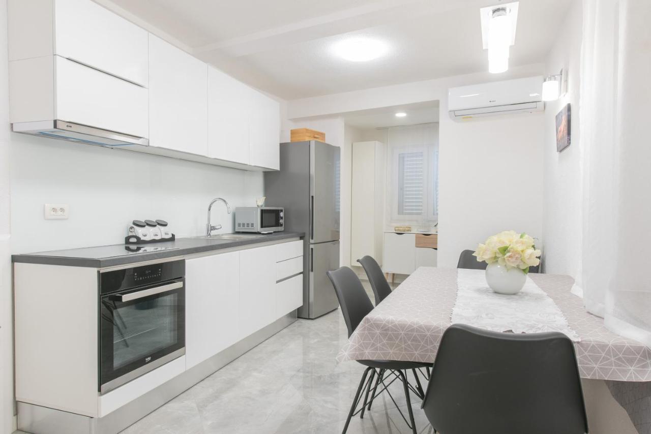 Apartmani Mara Kaštela Eksteriør bilde