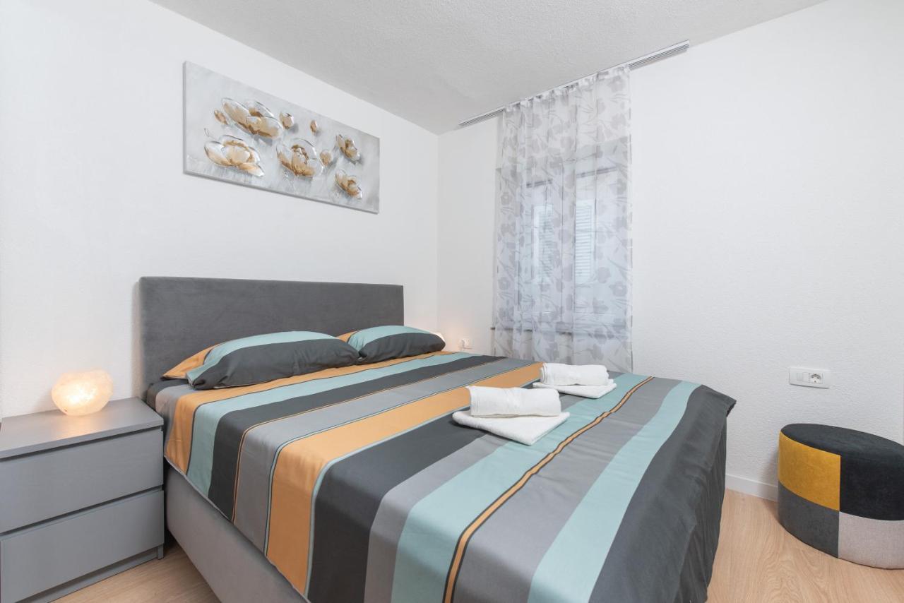 Apartmani Mara Kaštela Eksteriør bilde